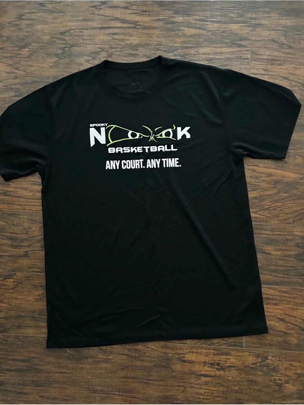 Men’s unisex large Spooky Nook Basketball hoops T-shirt black short sleeve